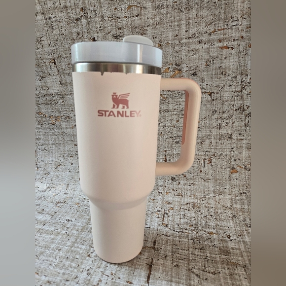 Stanley 40oz In Powder Pink No Straw Has Some Chipping - Picture 1 of 7